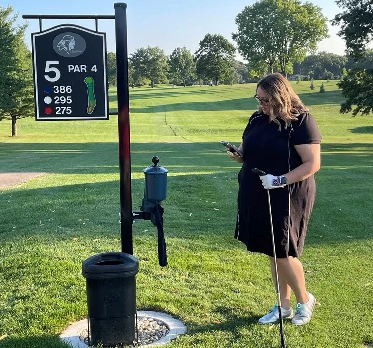 female golfer looking at phone